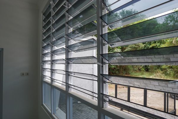Cost of Jalousie Window Repair in Marana