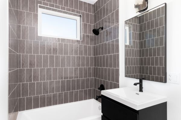 Cost of Shower Window Repair in Marana
